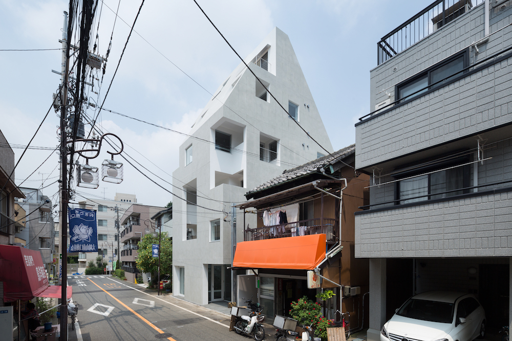 Kitasenzoku Apartment by Tomoyuki Kurokawa Architects, Ota, Japan